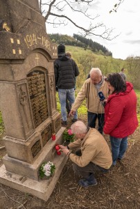 19 Slavnostní odhalení obnoveného pomníku padlým v Dlouhé   
